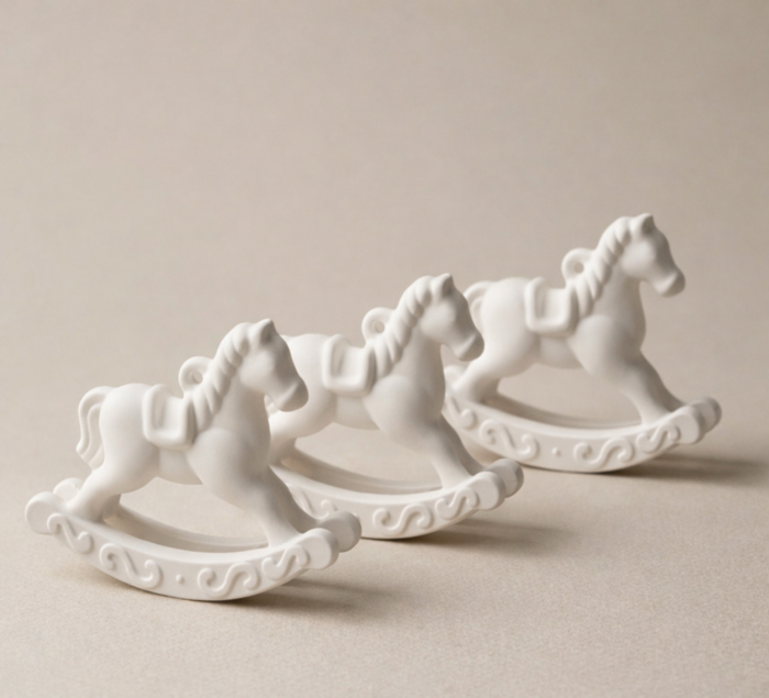 Γύψινα αλογάκια. Η Λούνα, Η Μίλο και Ο Τεο 